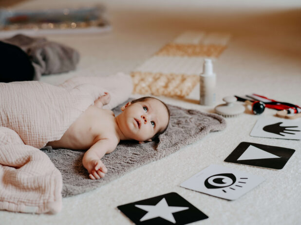 Basale Stimulation eines Babys im Moar Gut